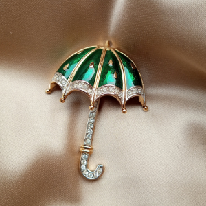 BURBERRYS GREEN DIMOND UMBRELLA BROOCHE