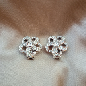 BURBERRY SILVER FLOWER EARRING