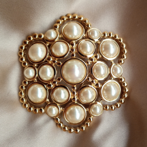 DIOR GOLD PEARL BROOCHE